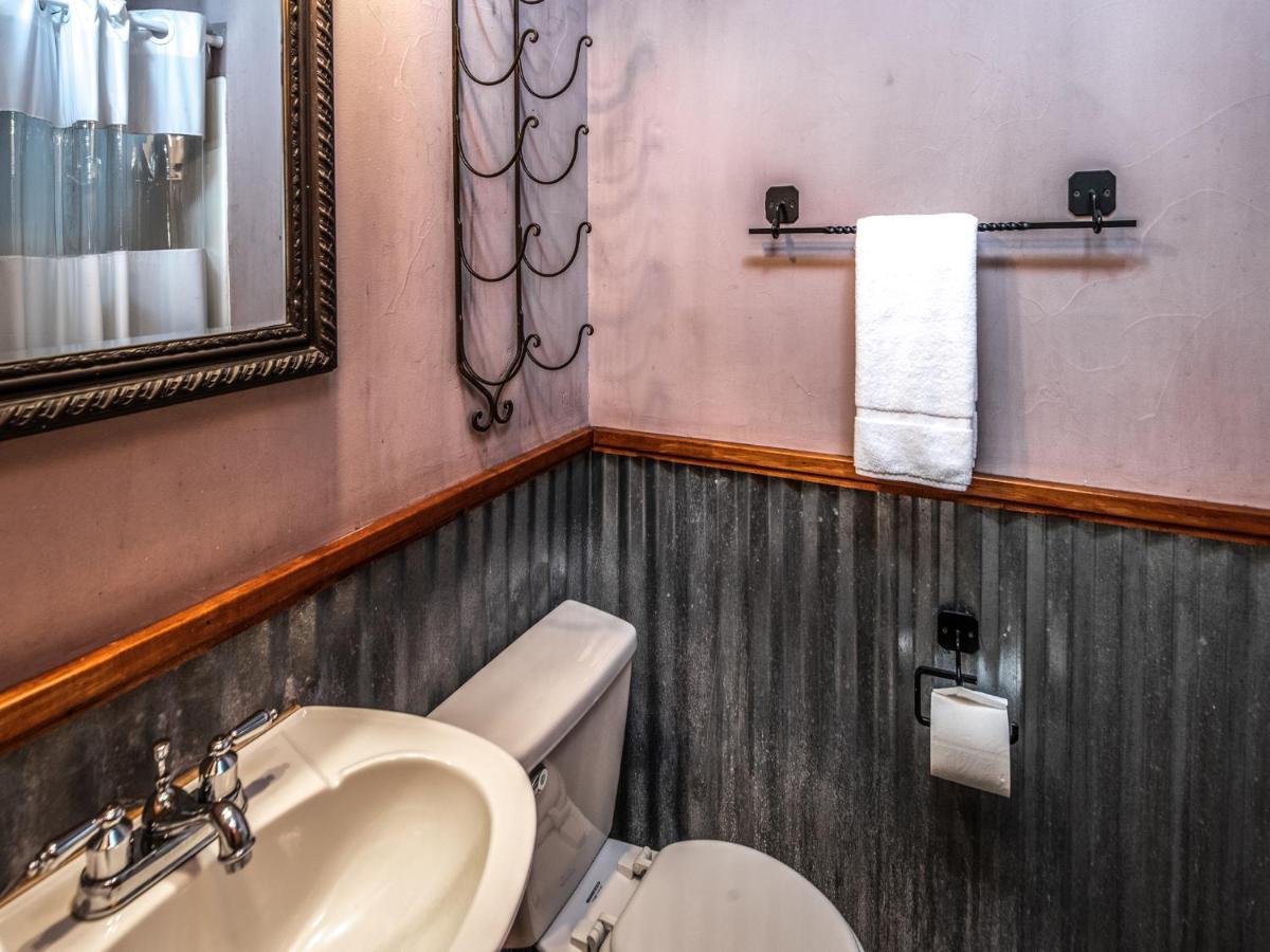 Apache Village Cabinette 13, Queen Bed, Midtown, Sleeps 2 Руидозо Экстерьер фото