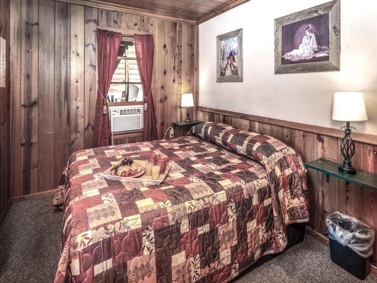 Apache Village Cabinette 13, Queen Bed, Midtown, Sleeps 2 Руидозо Экстерьер фото